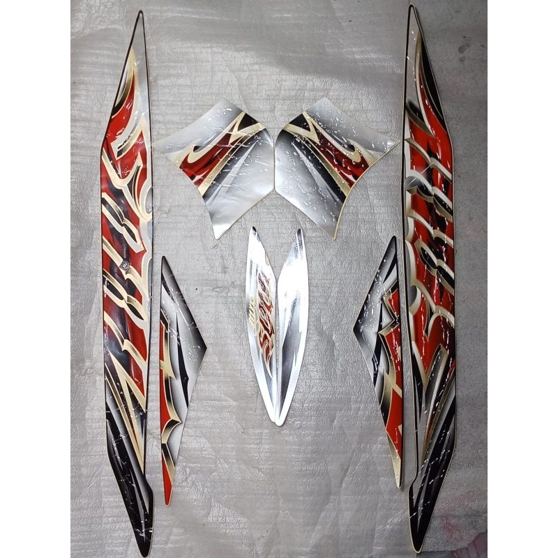 Striping stiker body kanan kiri full set Mio soul tahun 2010  warna merah hitam