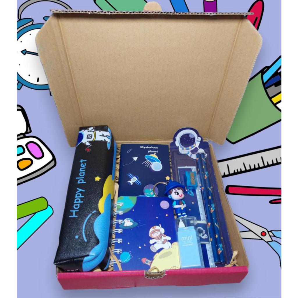 

Hampers Kado Ulang Tahun Anak / Alat Tulis Anak Sekolah / Astronot/ Dino / Kado Unik