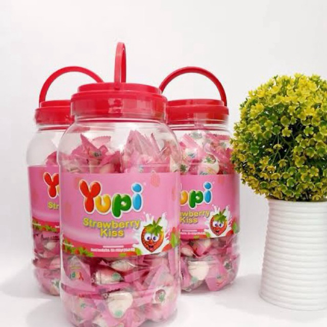 

Permen Yupi Toples | Yupi Toples Strawberry Love | Permen Lebaran 300gr