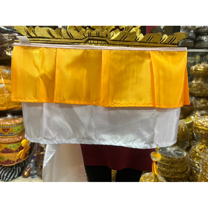 Ider-ider putih kuning dan poleng kain peles
