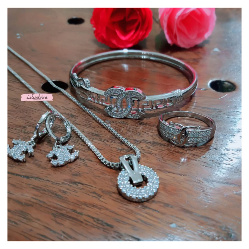 set perhiasan wanita dewasa ,set perhiasan TITANIUM anti luntur terbaru, perhiasan 1 set gelang cinc