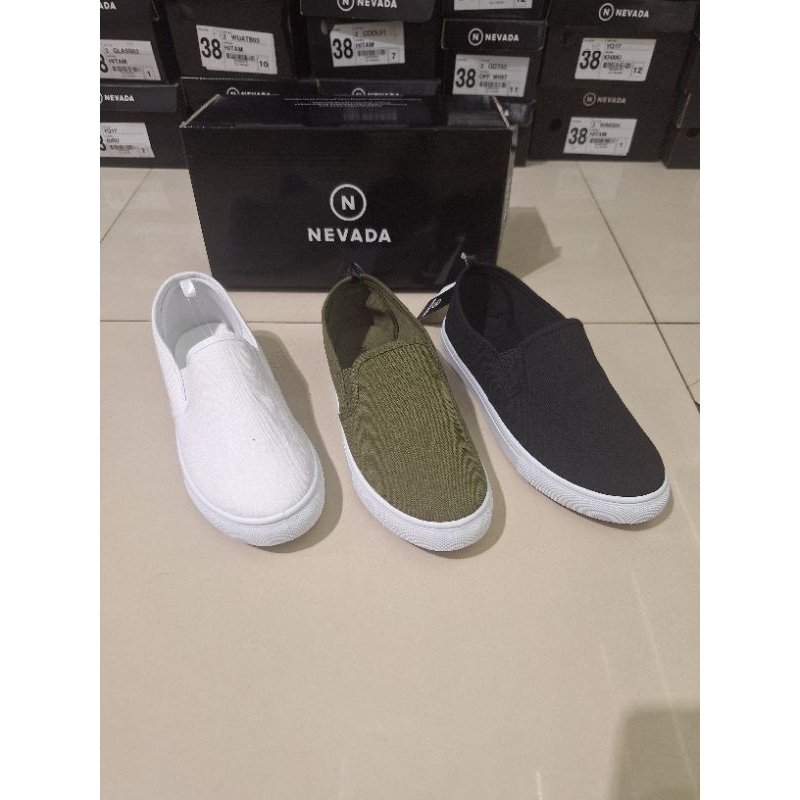 Sepatu Slip On Wanita Nevada