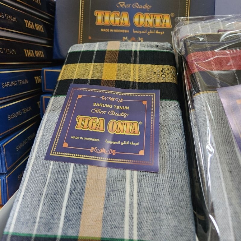 Sarung tenun Tiga Onta