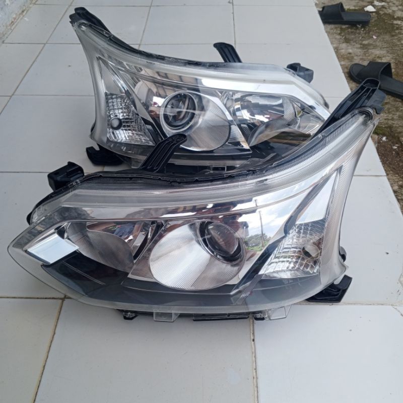 Headlamp Toyota Avanza Veloz 2016 Original