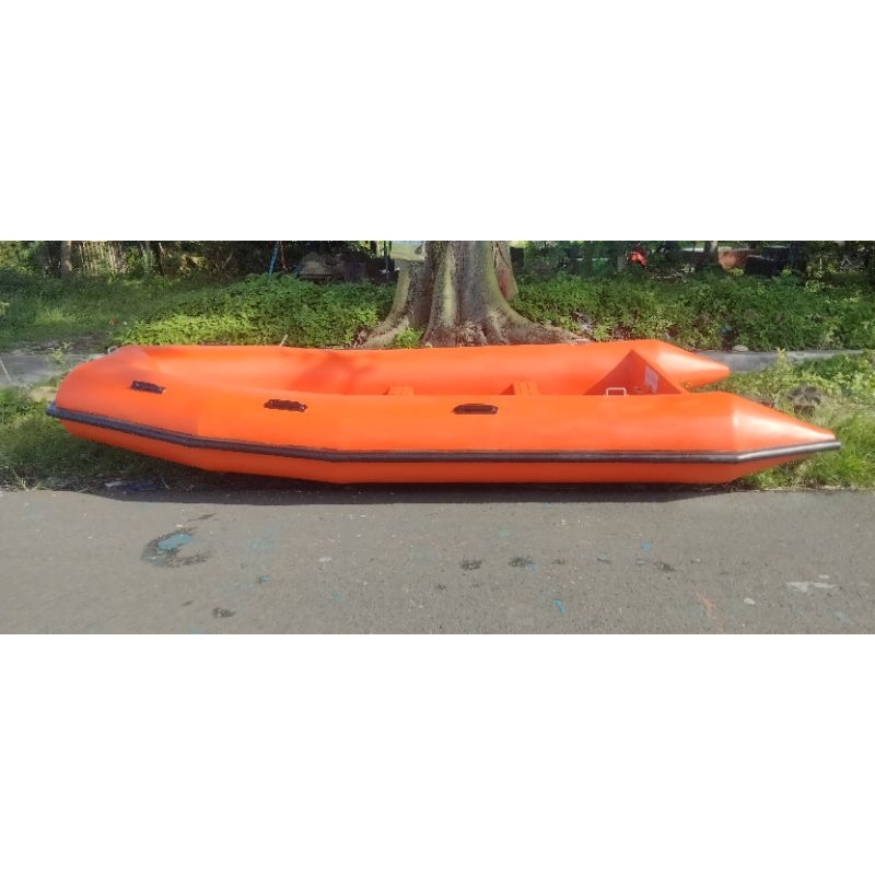 Perahu evakuasi model perahu karet berbahan fiber glass