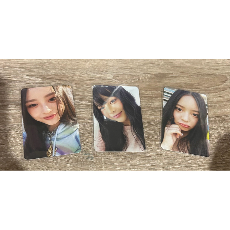 Official Hanni Photocard