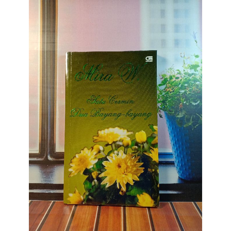 Buku/Novel Mira W, Satu Cermin Dua Bayang-bayang