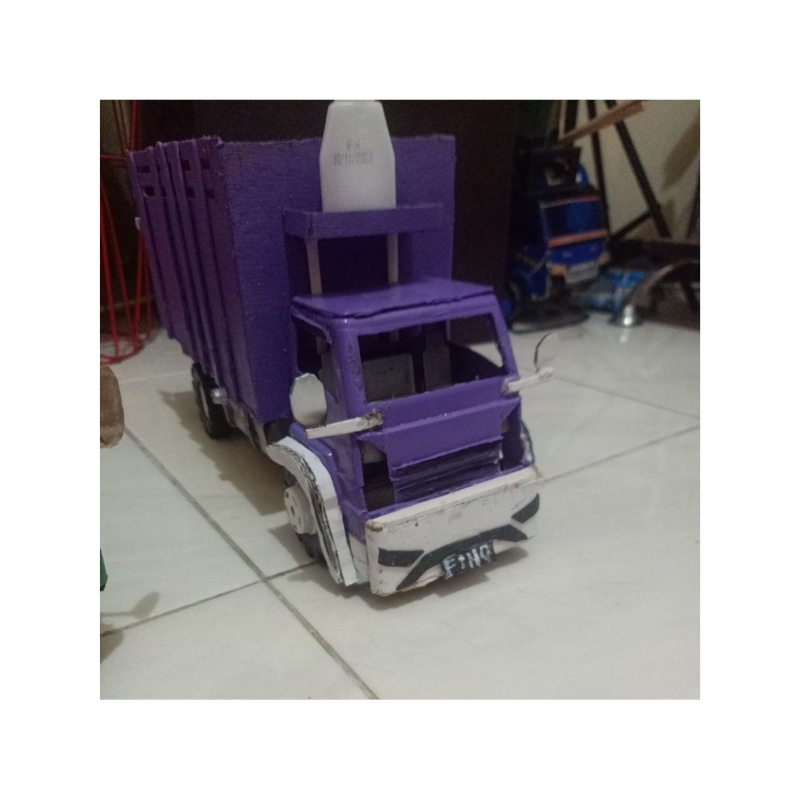 miniatur truk plastik