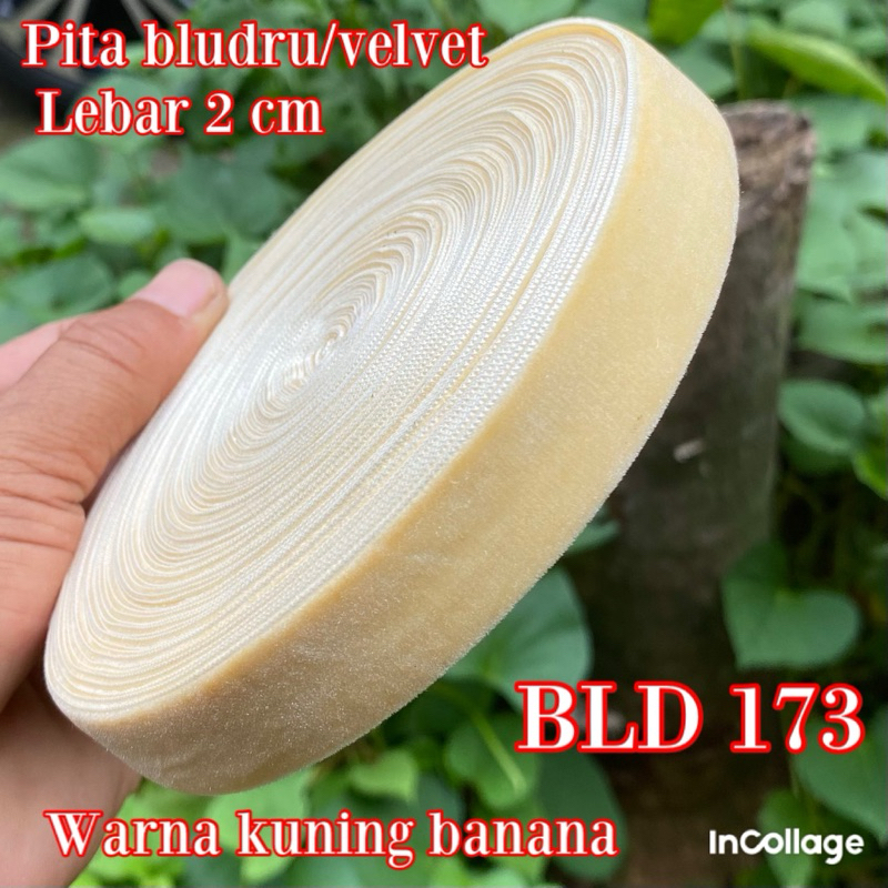 

per rol 15 meter pita bludru velvet warna kuning banana lebar 2 cm