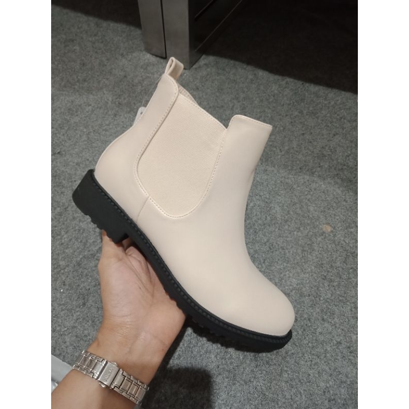 sepatu boots resleting   wanita brand fld by matahari