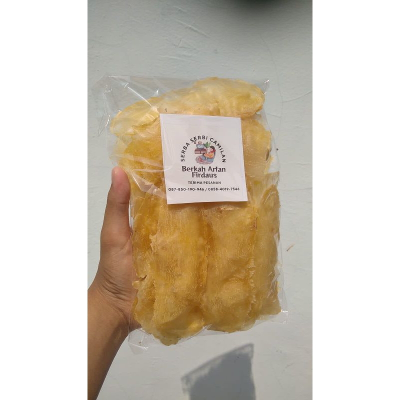 

camilan khas madura. kripik singkong mentahan. per ikat atau perbungkus