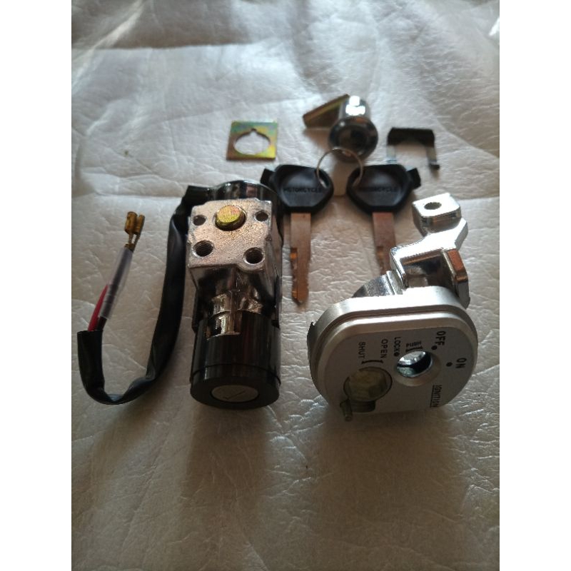 KUNCI KONTAK SATU SET MOTOR SUPRA X 125 LAMA SUPRA X 125 NEW