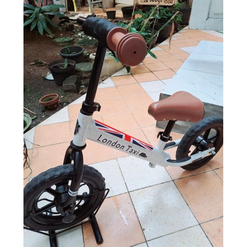 London Taxi Balance Bike - Preloved