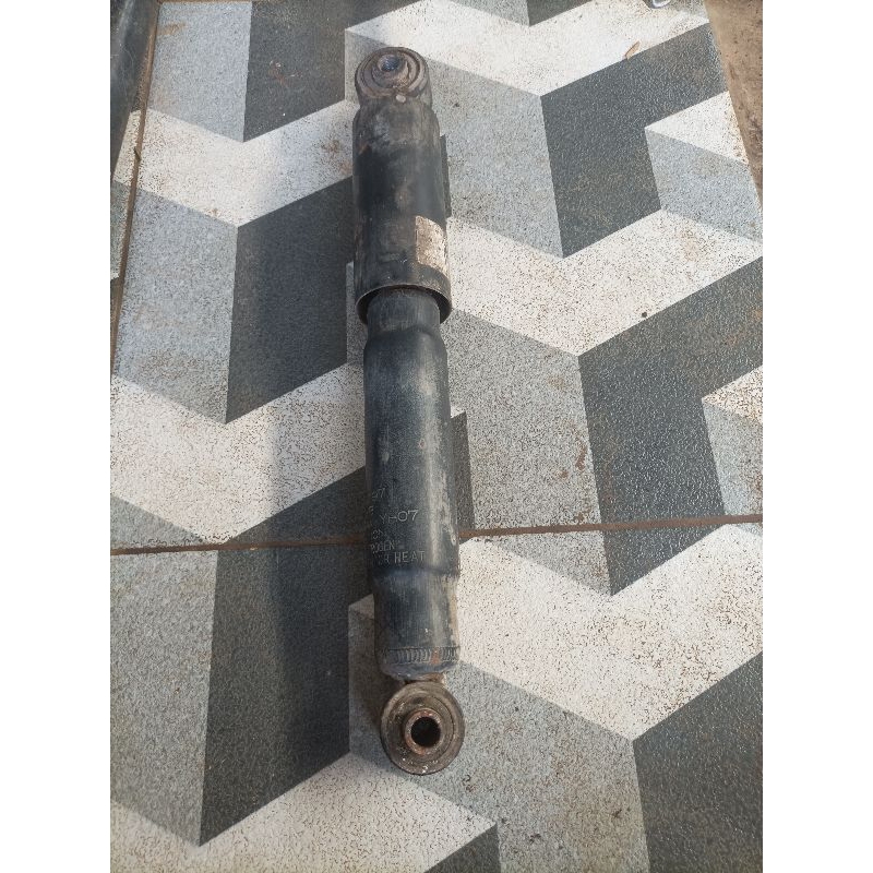 shock belakang Hyundai trajet