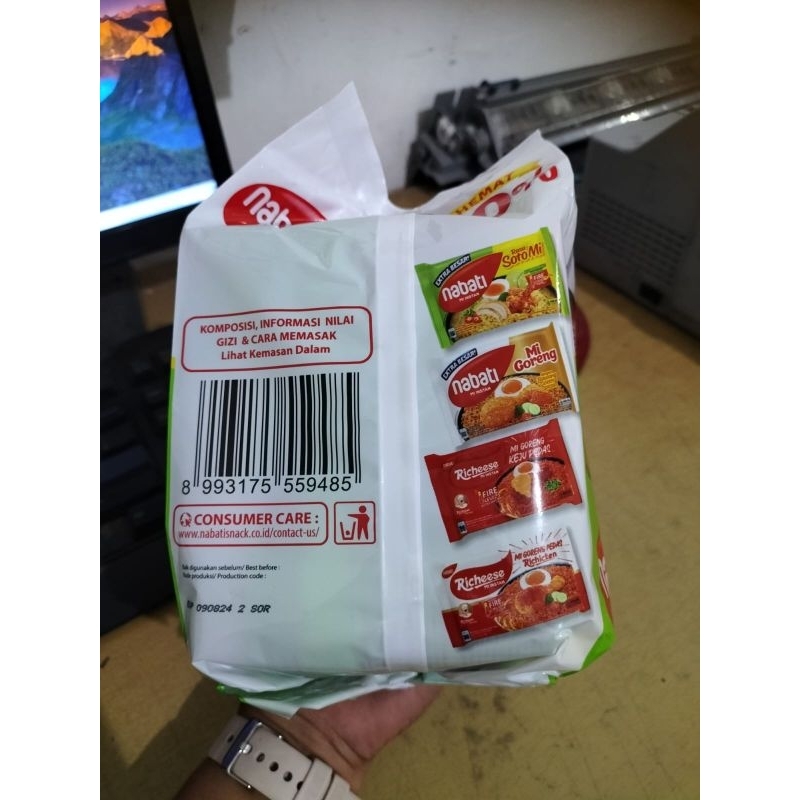 

mie Richeese campur isi 4