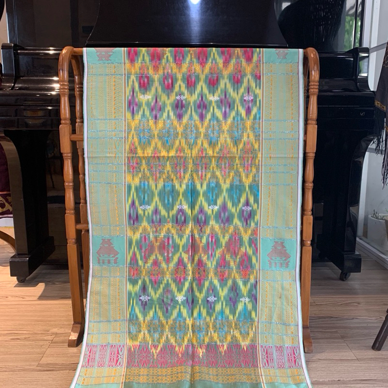 uis nipes semi sutra