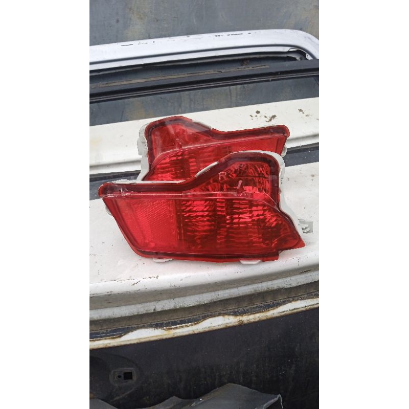 Lampu belakang bemper  repktor mata kucing Toyota Yaris 2015-2018 Yaris lele