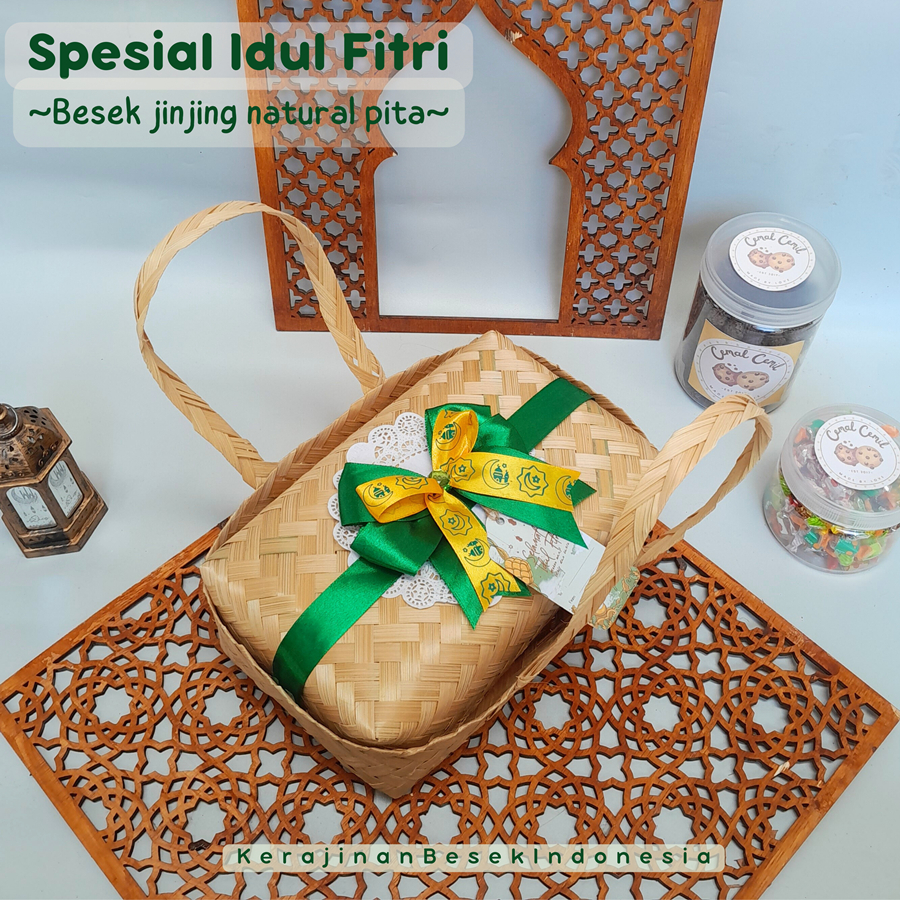 

BANYAK UKURAN DAN HIASAN BOX PARSEL HAMPERS BINGKISAN LEBARAN IDUL FITRI 2024 FREE HANG TAG Besek jinjing dan tanpa jinjing PP natural pita toples kue kering