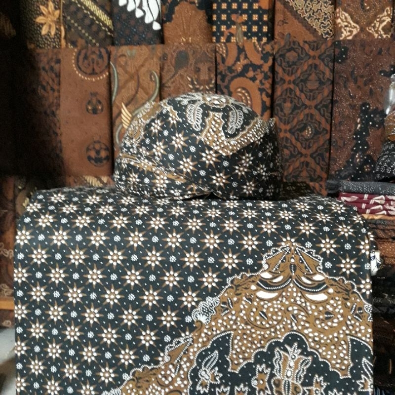 Blangkon Solo Motif Jarik Klasik Truntum Gunung Wahyu