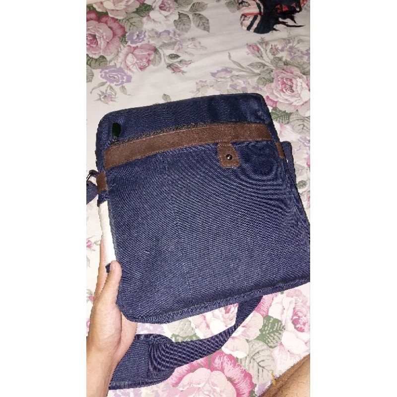 Tas Sling Kantor Bisa Muat Laptop (Bekas)