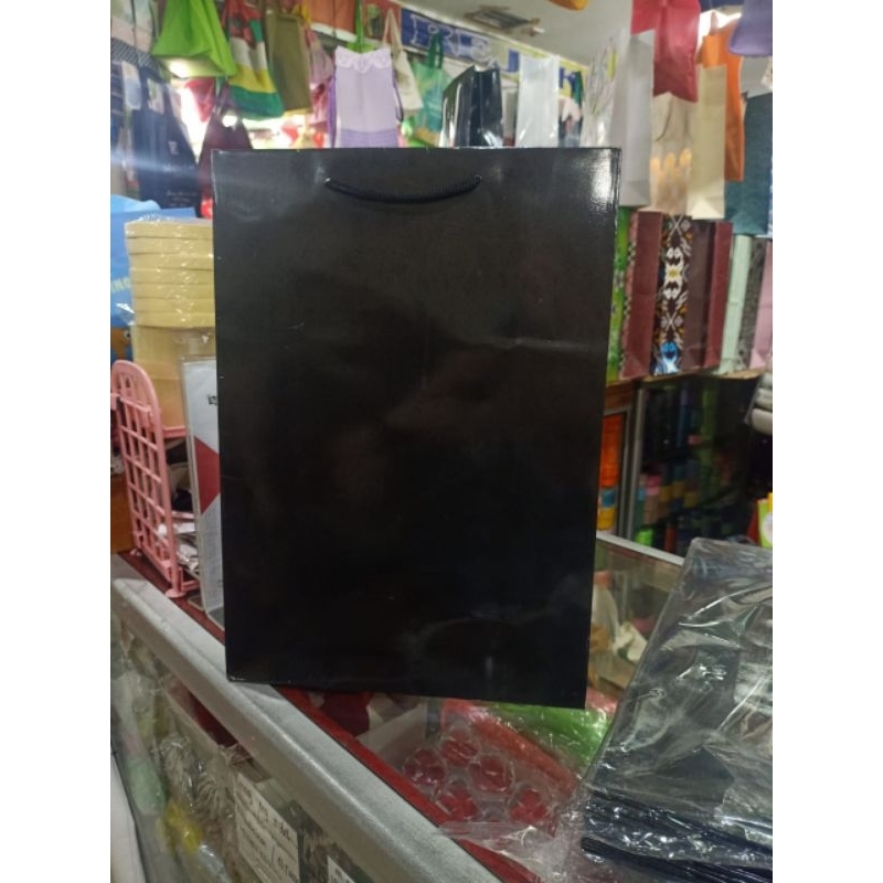 

Paper bag polio hitam lamilating isi 12 pcs terlaris& murah, bahan tebal dijamin