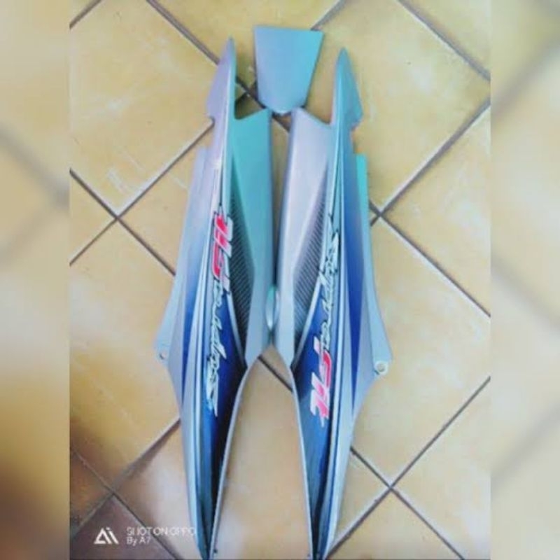 body belakang Supra fit new silver body samping Supra fit new silver plus striping biru