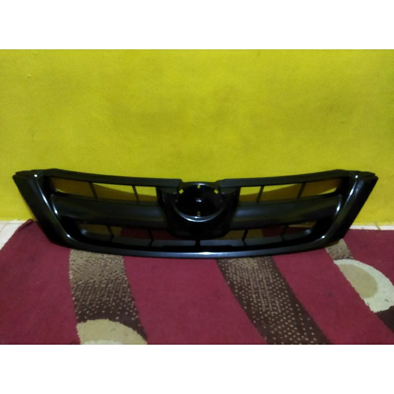 Grill toyota innova tahun 2005 - 2007 original