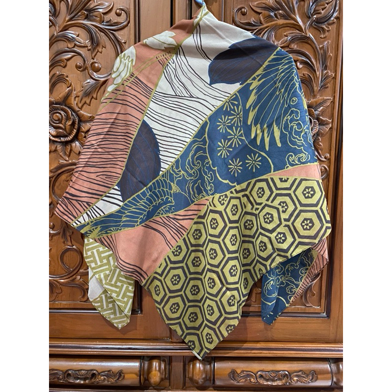 Preloved Kamii Scarf Neoma