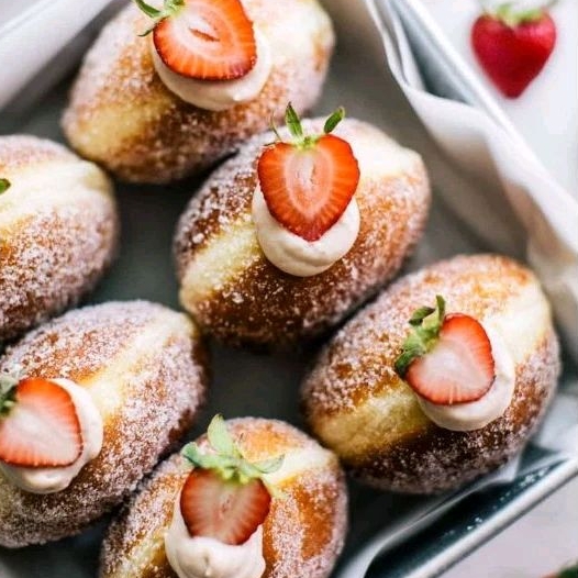 

Bavarian Cream Donut Recipe with Strawberries