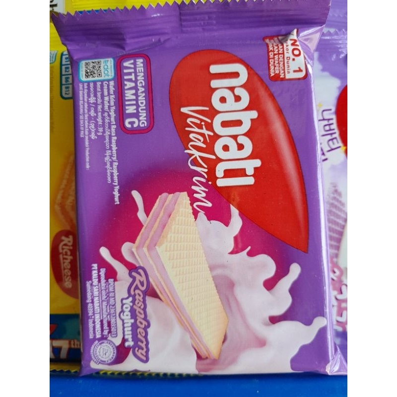 

Nabati Vita Krim Wafer Raspberry Yoghurt 39g SNACK JAJANAN