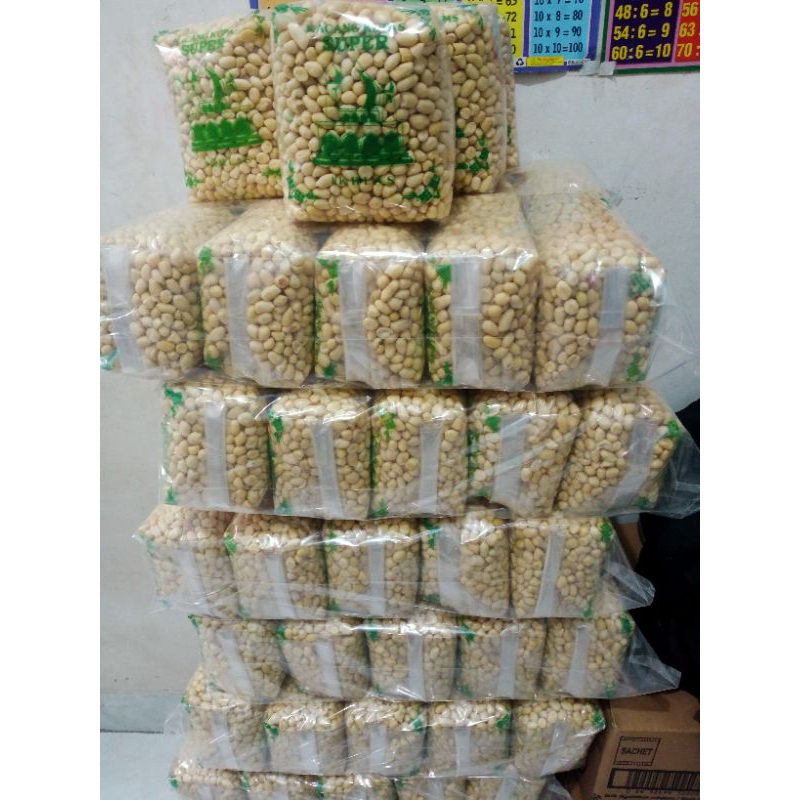 

kacang tanah kupas masjid 900gr