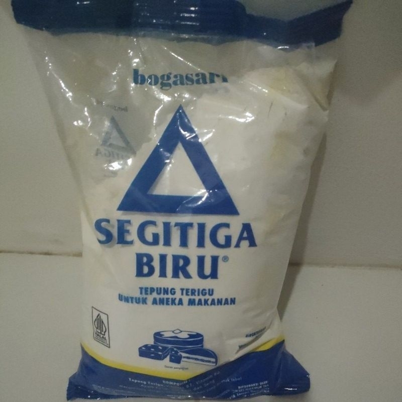 

Tepung Terigu Segitiga Biru - 1 KG