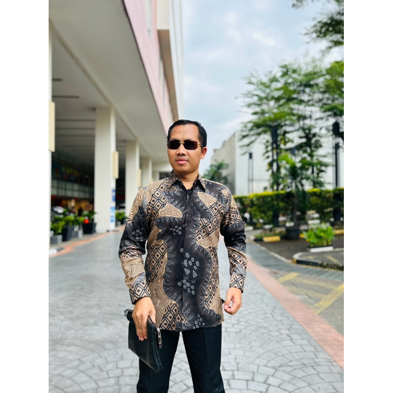 Kemeja batik pria bahan katun lapis furing lengan panjang Hitam cream 1999