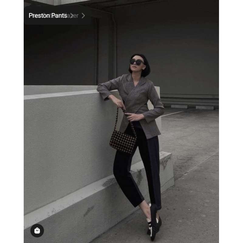 Natalia Kiantoro Preloved - FINN Cut out Blazer