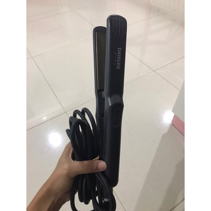 Catok rambut Daisuke