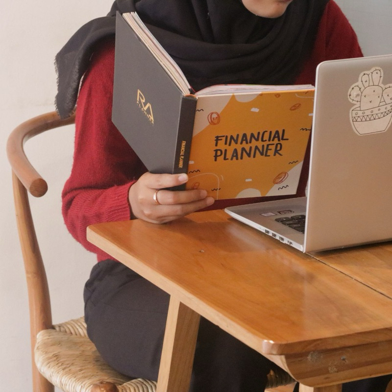 

Financial Planner 1 Tahun