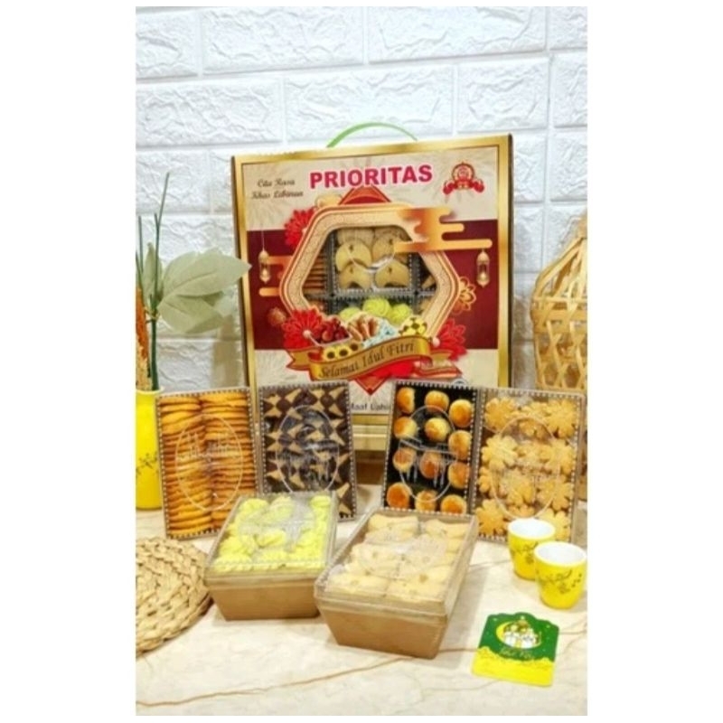 

HAMPERS LEBARAN 6 TOPLES KUE