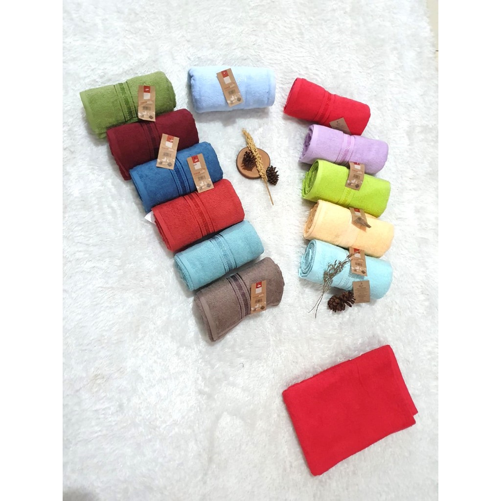 HANDUK MERAH PUTIH UKURAN 70 X 135 CM