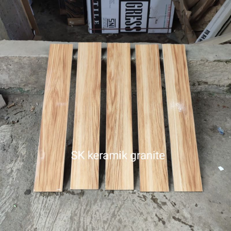 Lis plint granite 10x60 motif kayu glossy