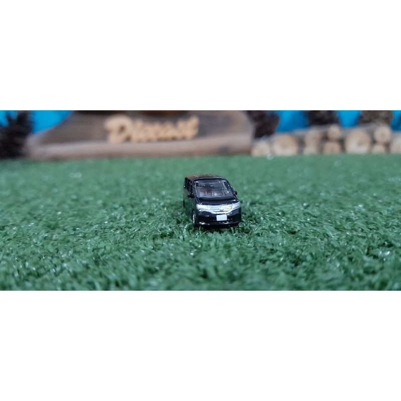 Diecast Miniatur Nissan Serena hitam skala 1:150