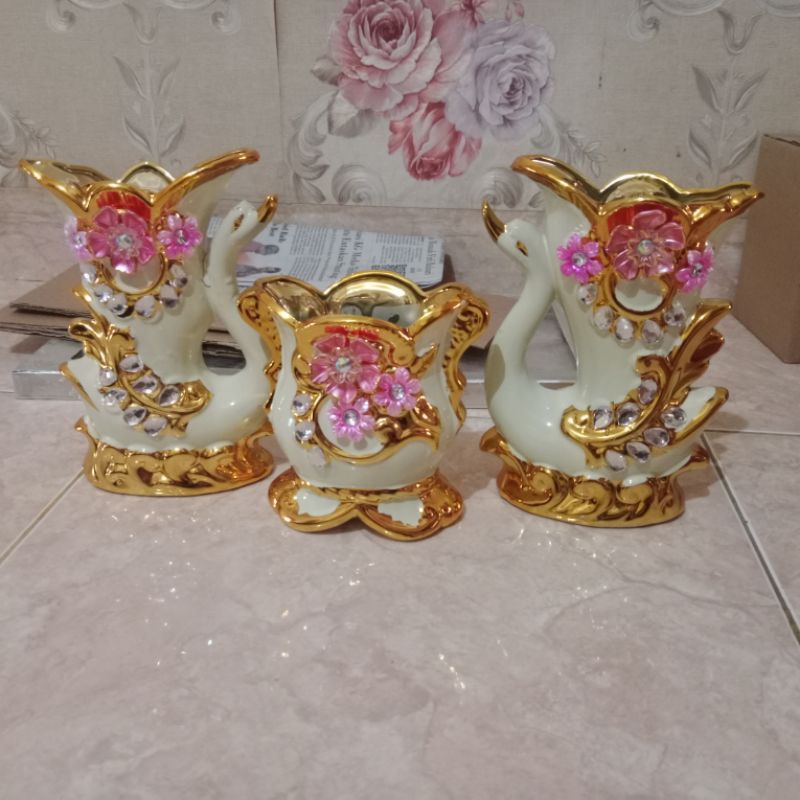 pajangan angsa + vas