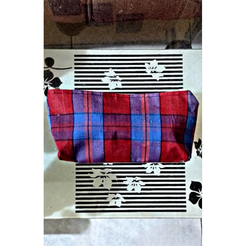 

Tempat Pensil Motif Sarung