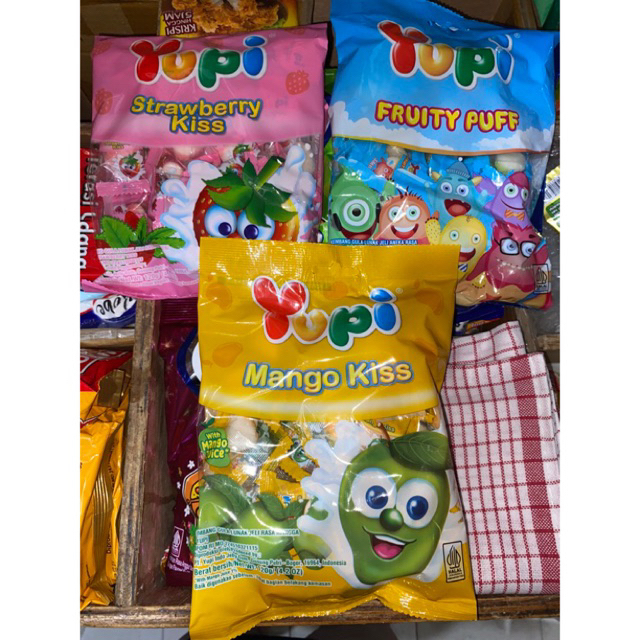 

PERMEN YUPI BAG | isi +/- 50pcs | manggo kiss | fruity puff | strawberry kiss