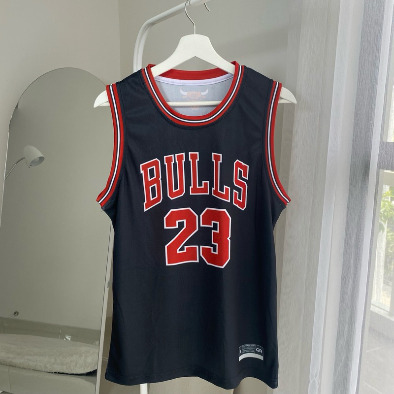 JERSEY BASKET CHICAGO BULLS 23 JORDAN HITAM MERAH BLACK SWINGMAN