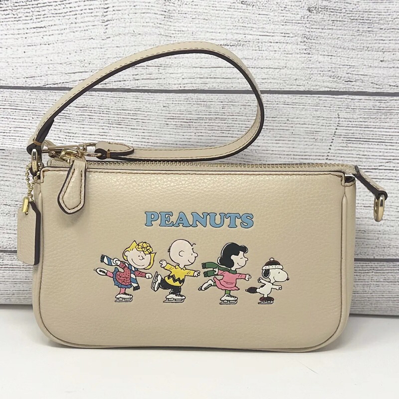 Coach Nolita 19 x Peanuts Snoopy