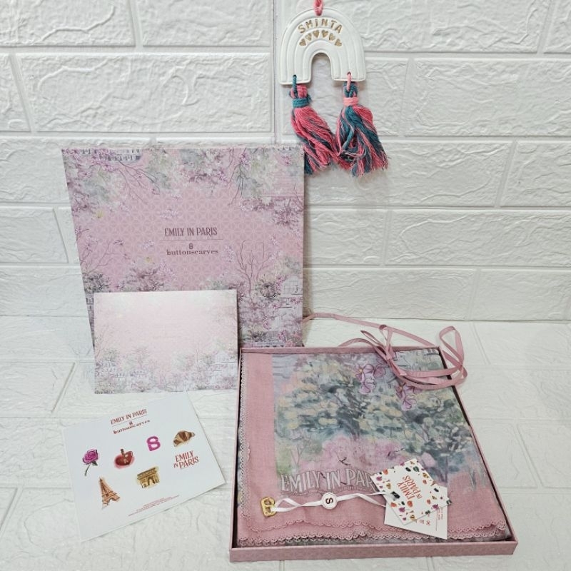 NEW Buttonscarves The Parisian Square - Aimer