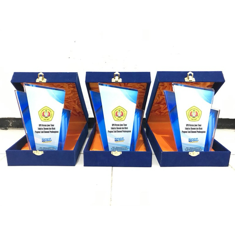 Plakat Akrilik Custom Murah Bentuk BEBAS CUSTOM | PLAKAT ACRYLIC Piala akrilik bentuk custom KKN Pla