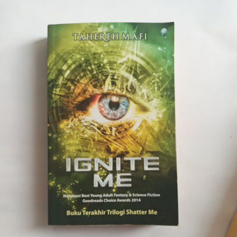 novel preloved IGNITE ME (Buku ketiga Shatter me series)