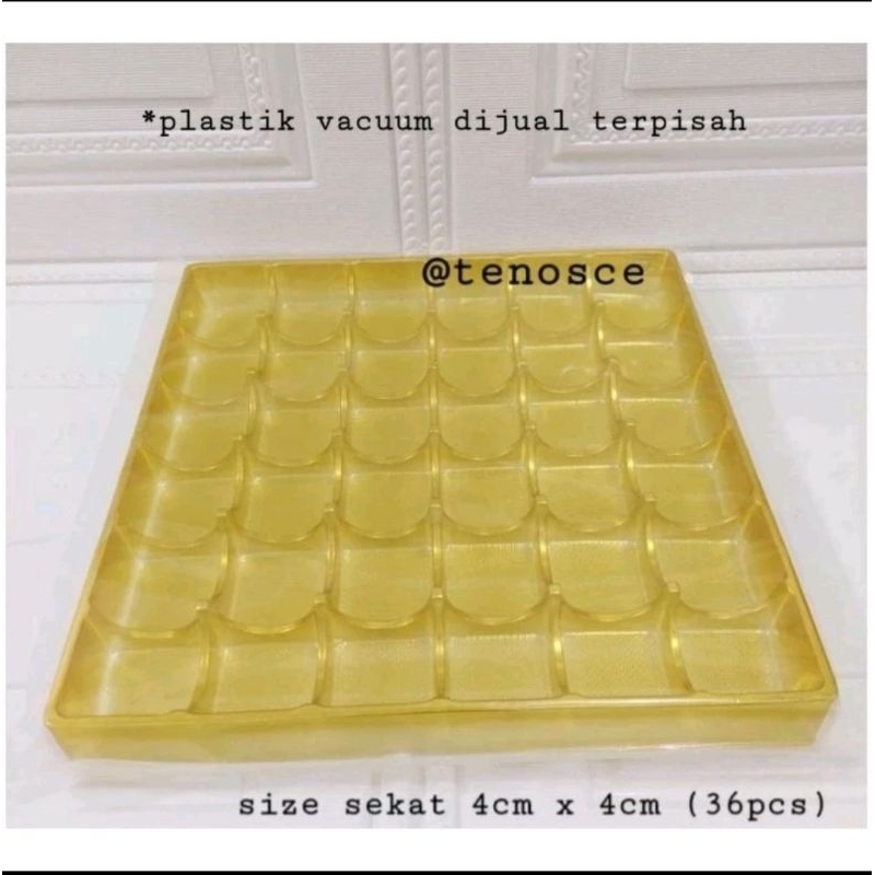 

10pcs Sekat Mika Nastar Lapis Legit Tray 36lubang 4x4cm Cokelat Praline Lebaran Imlek Hampers Baking Souvenir Plastik Vacum Vakum 30x40cm
