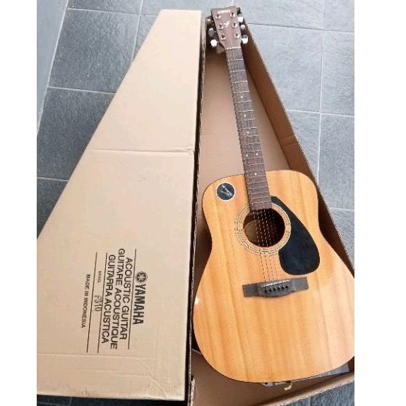 OLSHOP BANJARMASIN-gitar second Yamaha F310 original kondisi kinclong aman semua
